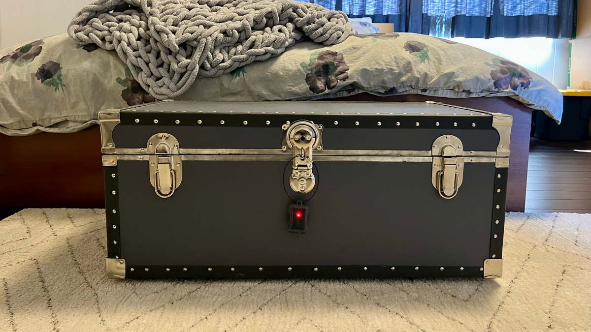 trunk with kIni hanging on latch
