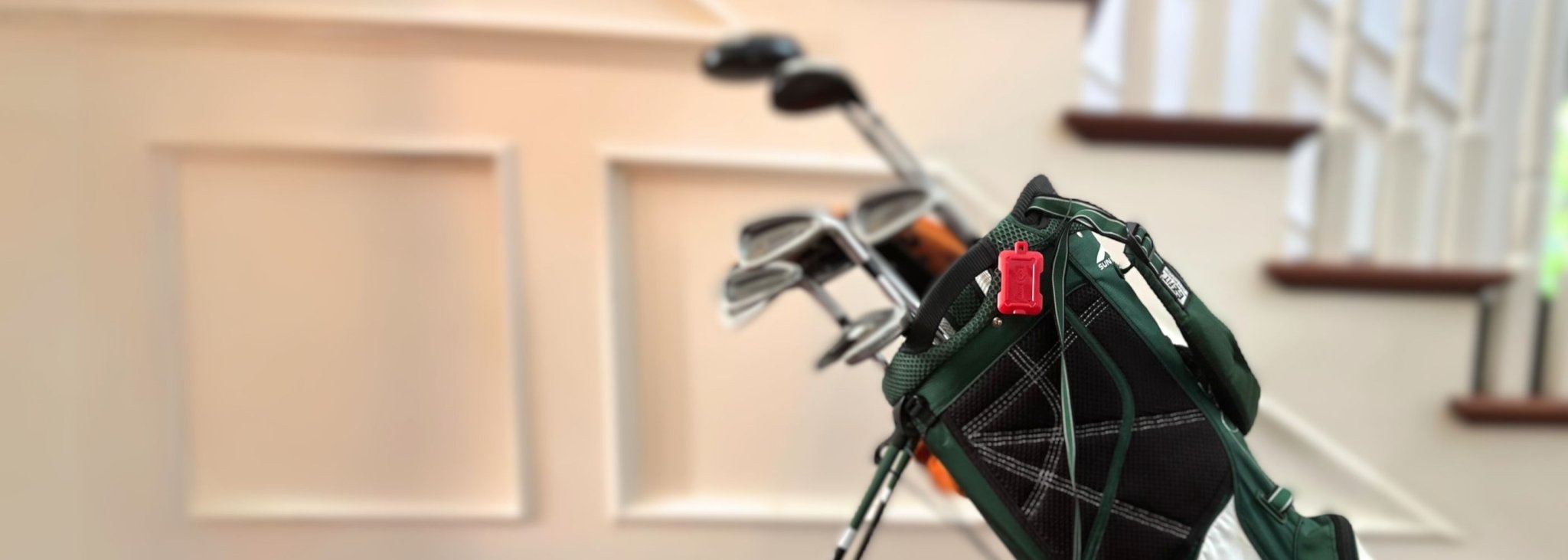 Red Kini Wireless Motion Sensor tethered to golf bag